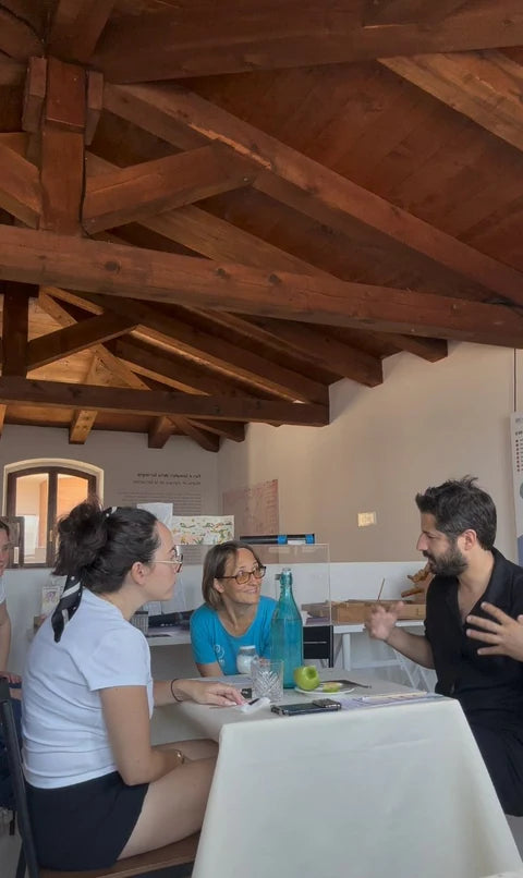 A conversation around a table during a visit in Italy